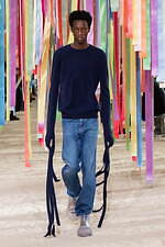 ロエベ 2022年秋冬コレクション - “変容された現実世界”を出発点に｜写真23