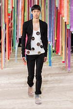 ロエベ 2022年秋冬コレクション - “変容された現実世界”を出発点に｜写真31