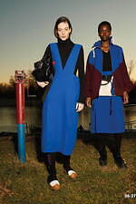 プラン シー 2022-23年秋冬コレクション、屋外の自由な空気を感じて｜写真34