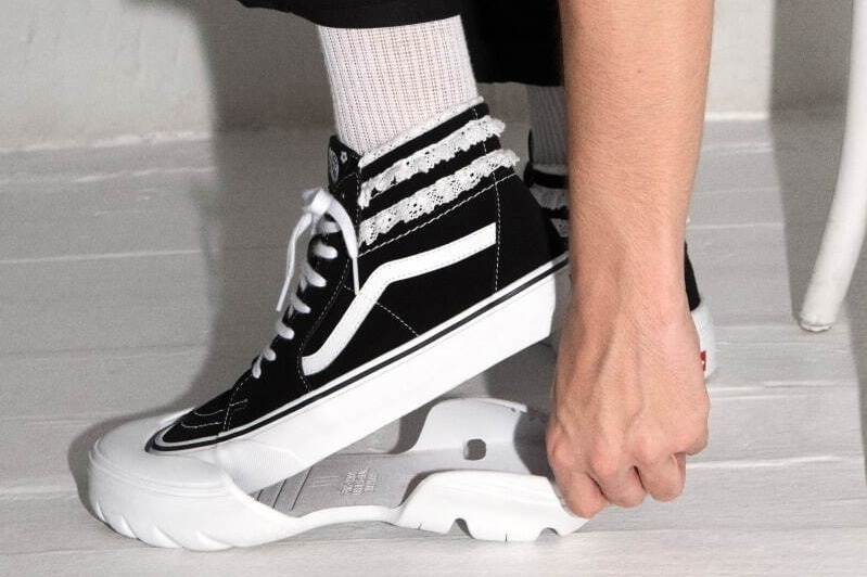 VANS“ピアス風”チャーム付きスニーカー&もこもこユキヒョウ柄の厚底