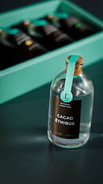 “カカオ風味”のクラフトジン、バニラやミントの「カカオ・エシーク」がバレンタインセットに｜写真3