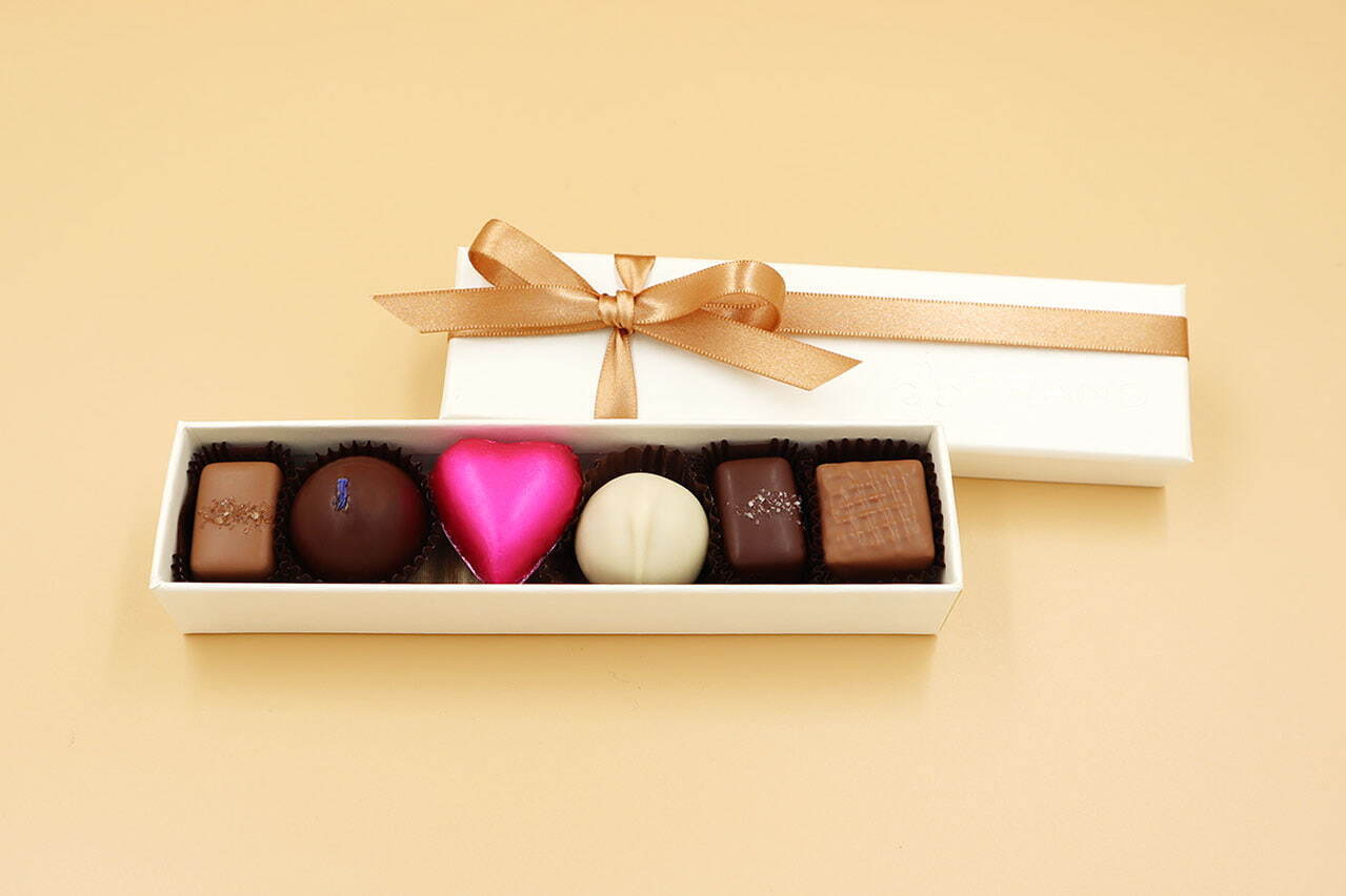 フランズ チョコレートの22年バレンタイン“ソルトキャラメル”や“ウーロンティー”のチョコアソート｜写真1