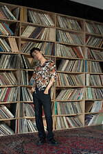 メンズの半袖シャツ特集 - 大人カジュアルなシャツの選び方から柄シャツの着こなし方まで｜写真1