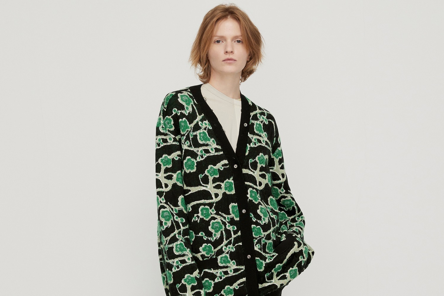 オリエンタルモードな“幸運を呼ぶ”伝統柄ニットや花柄カーディガン、JNBY 22年春夏の新作