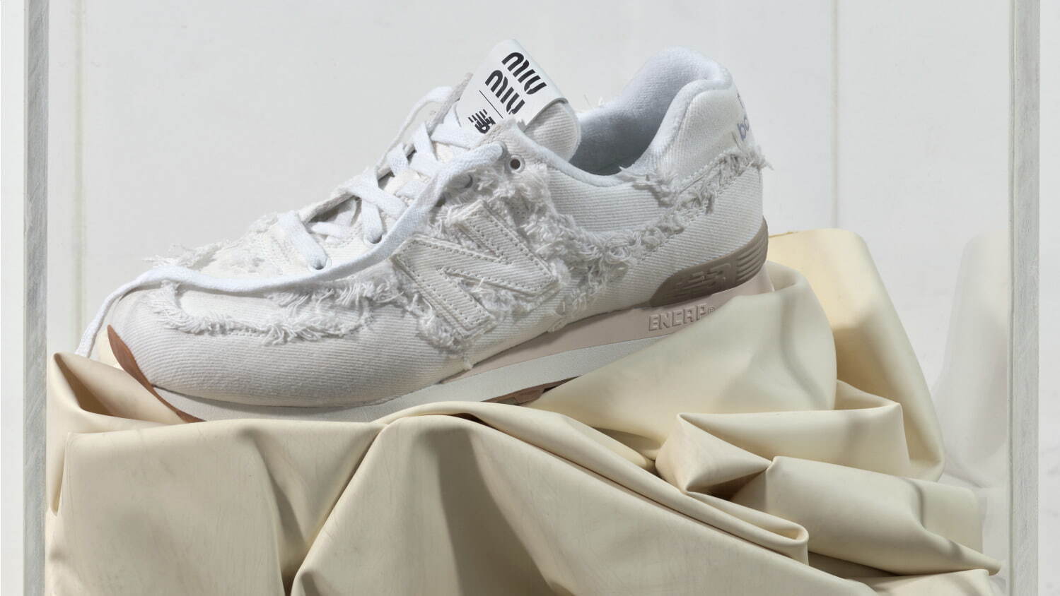 ミュウミュウ(MIU MIU), ニューバランス(New Balance) 574｜写真1