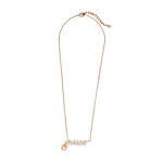 サルヴァトーレ フェラガモ“ハートスタッズ付き”革財布やバレンタインカラーの新レディースシューズ｜写真32