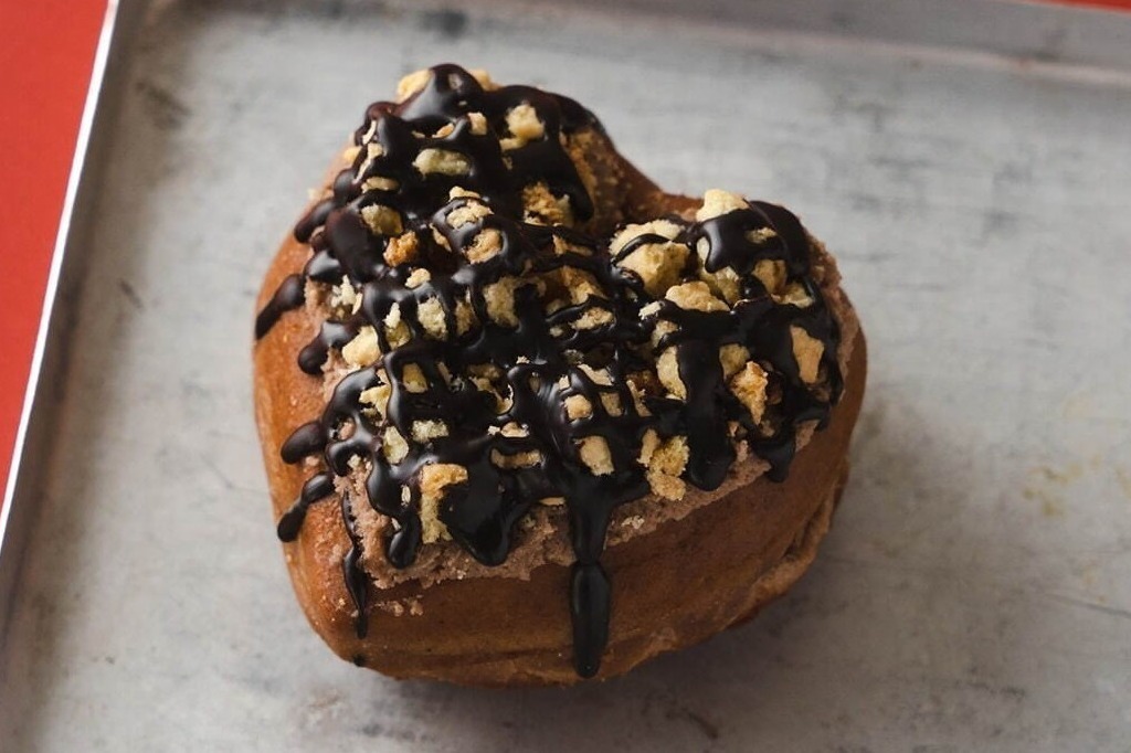 ドーナツ｜コエ ドーナツ京都のバレンタイン"ハート型"濃厚クッキー＆クリームドーナツ