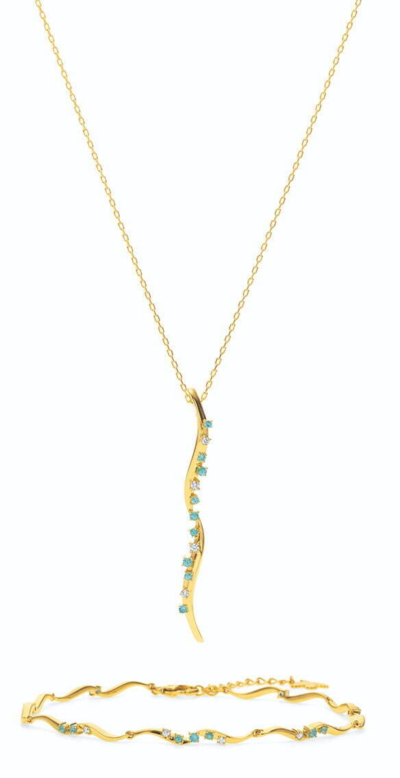 「エクスプロージョン ビタミネ:ビタミンの爆発」
リング 453,200円、イヤリング 536,800円、ネックレス 690,800円、ブレスレット 673,200円