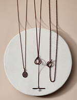 ジュエッテ“ダークブラウン”の新作ジュエリー、アンティーク調のリング＆ネックレスなど｜写真9