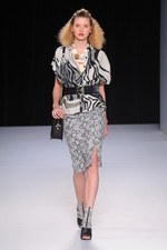 タエアシダ 2014年春夏コレクション - 柄と素材で創る大人のリゾートスタイル｜写真15