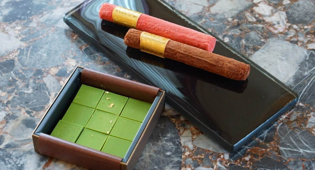 左)抹茶チョコレート「御成 -ONARI-」(9枚入り) 3,500円
右)MURAI