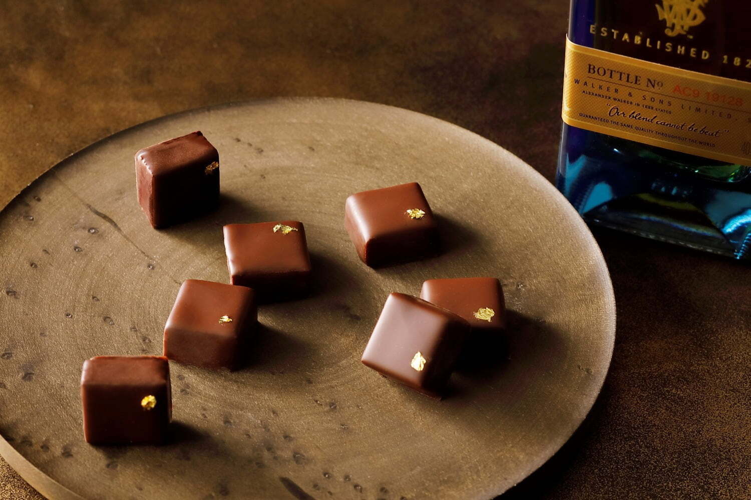 ホテルニューオータニ(東京)の“ウイスキー香る”ショコラ、「ジョニーウォーカー ブルーラベル」使用