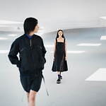 sacai×アクロニウム - 3レイヤーの撥水ロングコートやジャケット、サイドプリーツのドレスも｜写真14