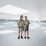 sacai×アクロニウム - 3レイヤーの撥水ロングコートやジャケット、サイドプリーツのドレスも｜写真12