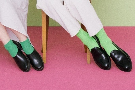 ハルタ新作メンズ＆ウィメンズシューズ、スエード×タッセルの"大人ローファー"や上品ミュール