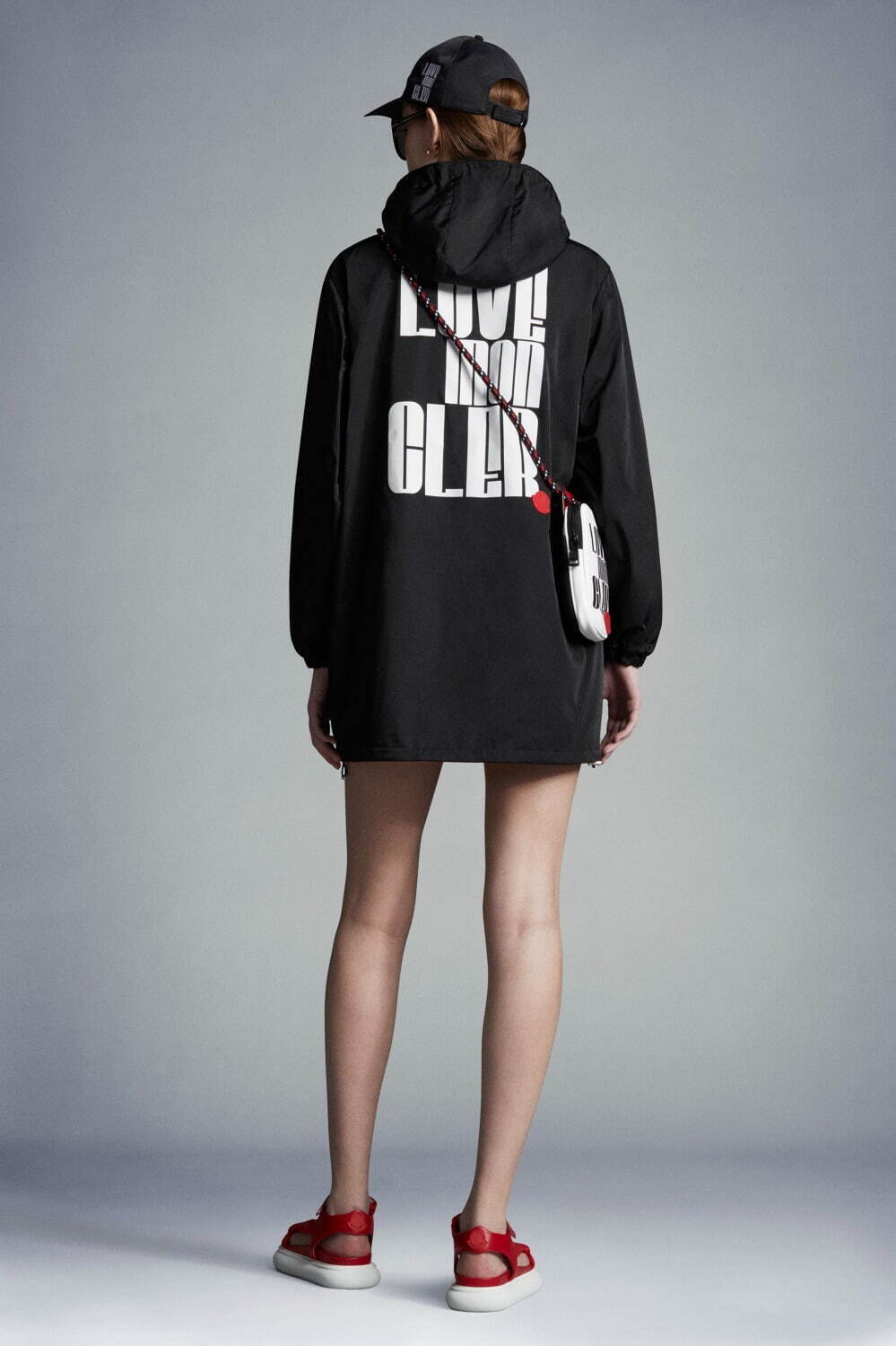 MONCLER 2023春夏新作 レタリングロゴ入り Tシャツワンピース モンクレール新作バレンタインウェア、大胆“LOVE”ロゴTシャツや