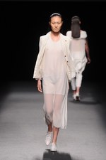 ジェイエヌビーワイ 2014年春夏コレクション - 時を経た美しさを、構築的に表現｜写真2