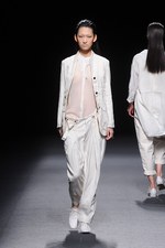 ジェイエヌビーワイ 2014年春夏コレクション - 時を経た美しさを、構築的に表現｜写真10