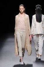 ジェイエヌビーワイ 2014年春夏コレクション - 時を経た美しさを、構築的に表現｜写真13