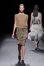 ジェイエヌビーワイ 2014年春夏コレクション - 時を経た美しさを、構築的に表現｜写真17