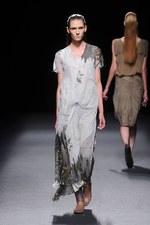 ジェイエヌビーワイ 2014年春夏コレクション - 時を経た美しさを、構築的に表現｜写真18