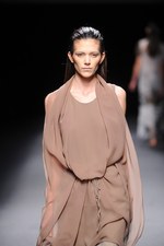 ジェイエヌビーワイ 2014年春夏コレクション - 時を経た美しさを、構築的に表現｜写真19