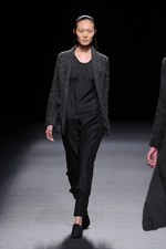 ジェイエヌビーワイ 2014年春夏コレクション - 時を経た美しさを、構築的に表現｜写真26