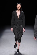 ジェイエヌビーワイ 2014年春夏コレクション - 時を経た美しさを、構築的に表現｜写真28