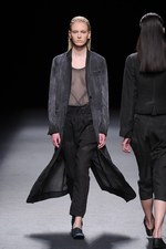 ジェイエヌビーワイ 2014年春夏コレクション - 時を経た美しさを、構築的に表現｜写真29