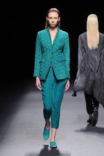 ジェイエヌビーワイ 2014年春夏コレクション - 時を経た美しさを、構築的に表現｜写真31