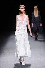 ジェイエヌビーワイ 2014年春夏コレクション - 時を経た美しさを、構築的に表現｜写真40