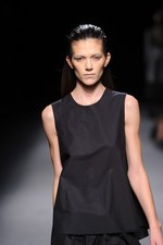 ジェイエヌビーワイ 2014年春夏コレクション - 時を経た美しさを、構築的に表現｜写真47