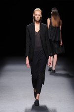 ジェイエヌビーワイ 2014年春夏コレクション - 時を経た美しさを、構築的に表現｜写真48