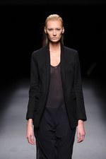 ジェイエヌビーワイ 2014年春夏コレクション - 時を経た美しさを、構築的に表現｜写真49