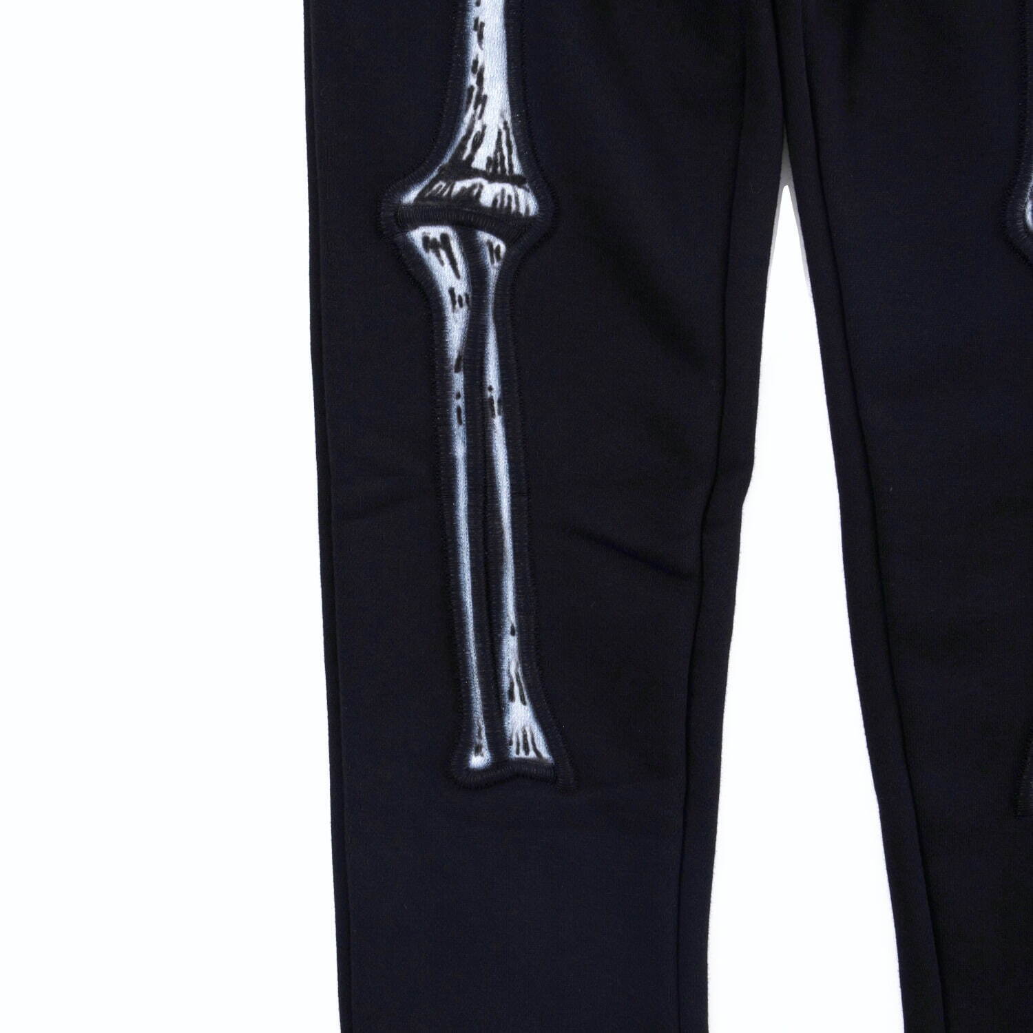 ダブレットのキッズサイズ“トマト”ニットや“キウイ”トップス、くまのパペットが顔を出すTシャツも｜写真7
