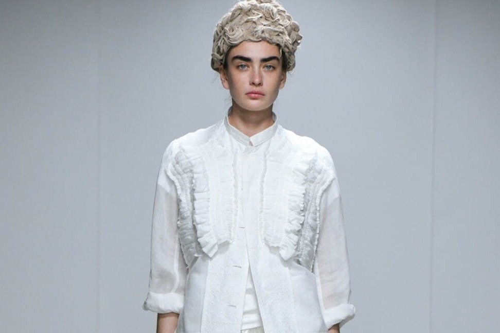 ロングスカート｜「春夏レースコーデ」白・黒レーストップスのおしゃれ着こなし術、重ね着テク＆大人きれいめコーデなど