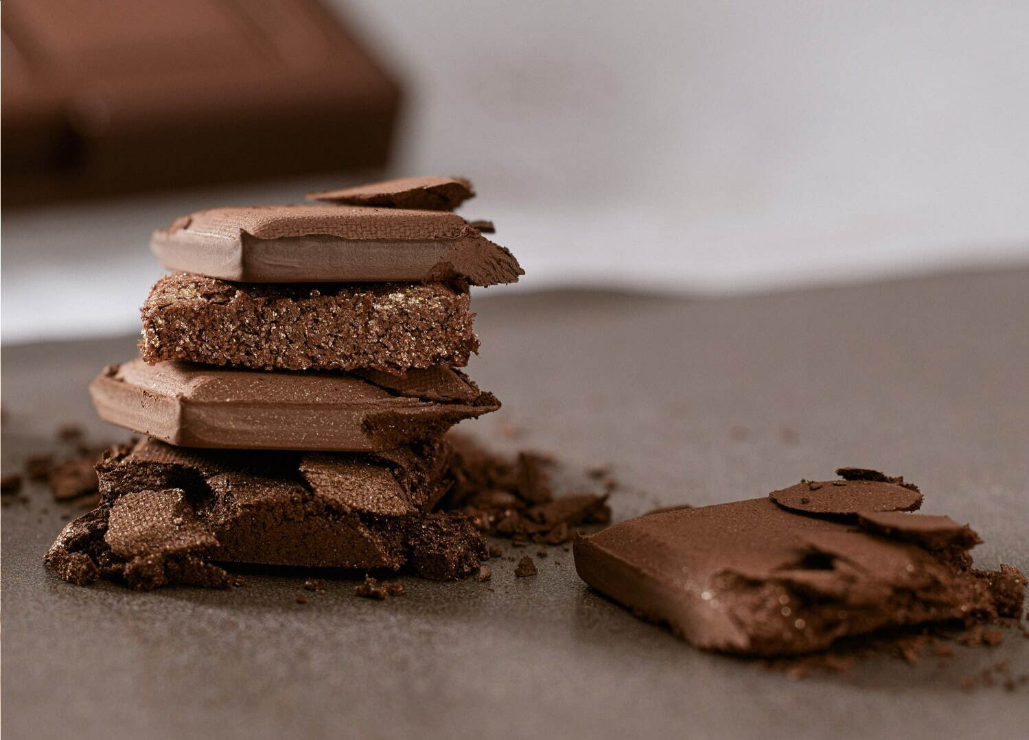“本物そっくり”チョコ質感の「チョコレートファッジ」アイシャドウ、デイジークの新色｜写真3