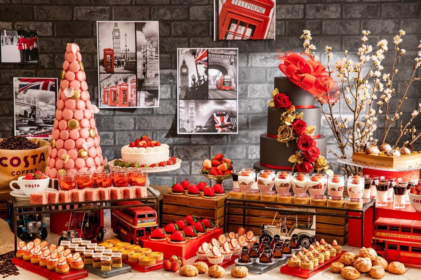 デザートビュッフェ｜コンラッド東京×「コスタコーヒー」のスイーツビュッフェ、コーヒー＆いちごを使った多彩なスイーツ