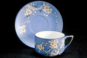 オールドノリタケの展覧会がそごう美術館で、アール・ヌーヴォーやアール・デコを取り入れた陶磁器を紹介