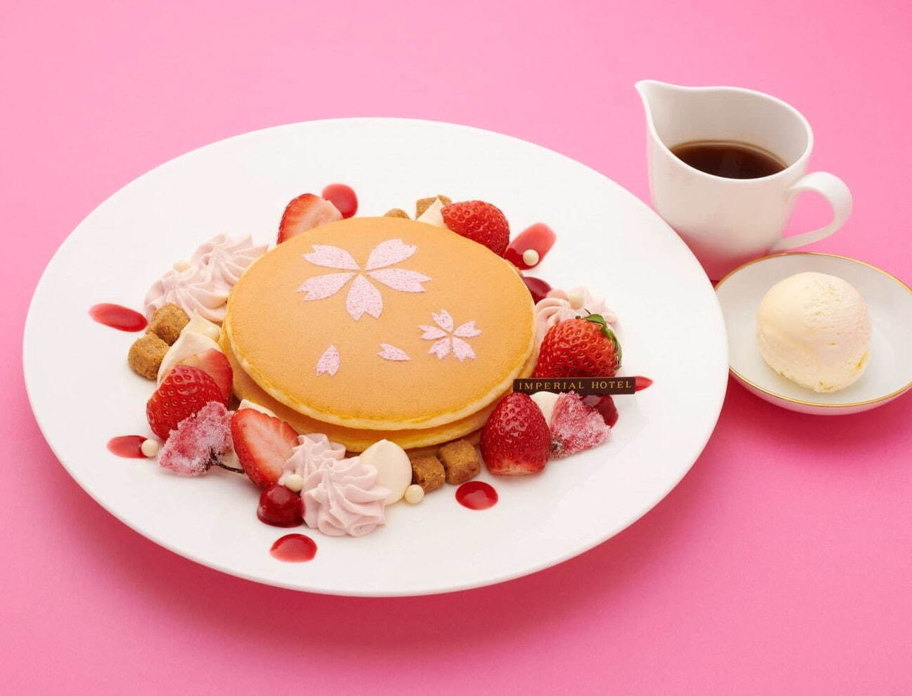 マスカルポーネクリームと桜香るベリーソースのパンケーキ 1,900円