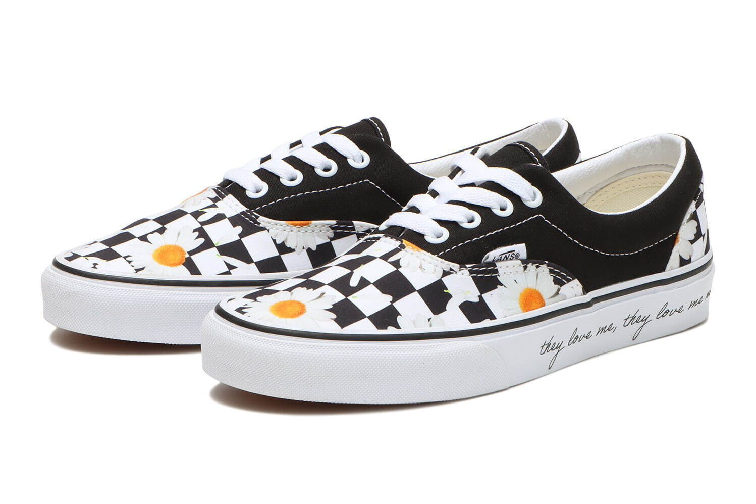 VANS“デイジー”プリントスニーカー＆ナイキ“ハート＆バラ”刺繍のシューズ、バレンタイン限定で