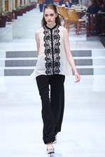 ユキ トリヰ インターナショナル 2014年春夏コレクション - にぎやかに漂わせた品格｜写真12