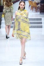 ユキ トリヰ インターナショナル 2014年春夏コレクション - にぎやかに漂わせた品格｜写真19