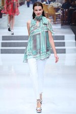 ユキ トリヰ インターナショナル 2014年春夏コレクション - にぎやかに漂わせた品格｜写真21