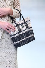 ユキ トリヰ インターナショナル 2014年春夏コレクション - にぎやかに漂わせた品格｜写真30