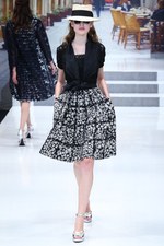 ユキ トリヰ インターナショナル 2014年春夏コレクション - にぎやかに漂わせた品格｜写真38