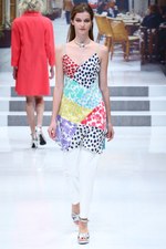 ユキ トリヰ インターナショナル 2014年春夏コレクション - にぎやかに漂わせた品格｜写真45