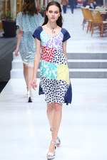 ユキ トリヰ インターナショナル 2014年春夏コレクション - にぎやかに漂わせた品格｜写真50