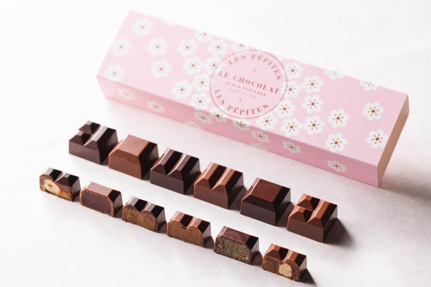 ル・ショコラ・アラン・デュカス“桜BOX入り”限定チョコレート