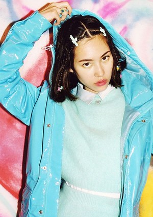 水原希子×オープニングセレモニー、コラボ第二弾はストリートに集う 